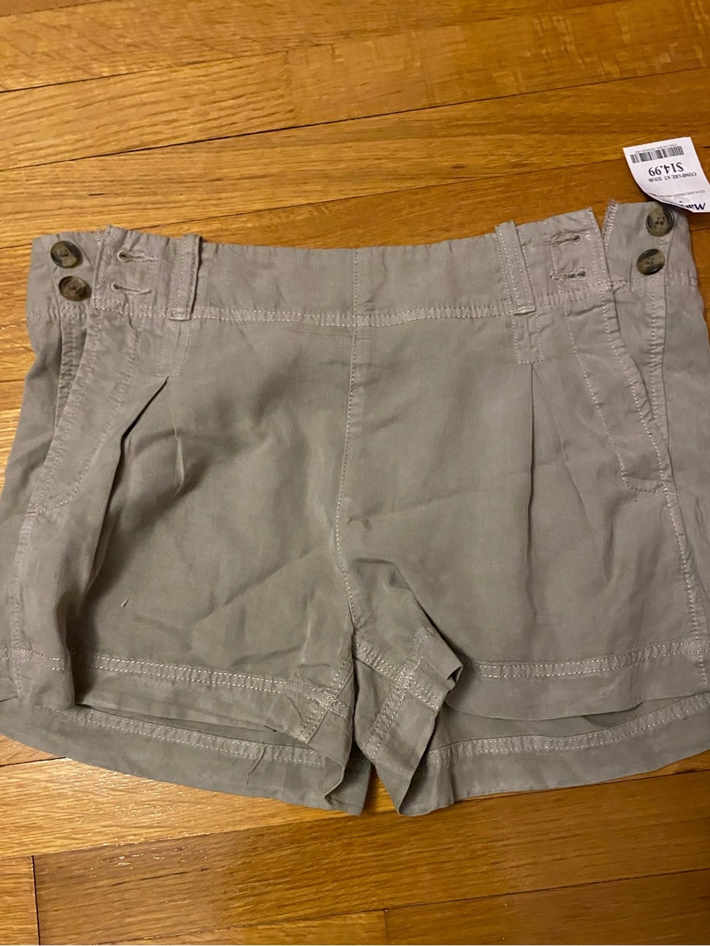 American Eagle Outfitters Women's Light Tan Khaki Pleated Shorts
